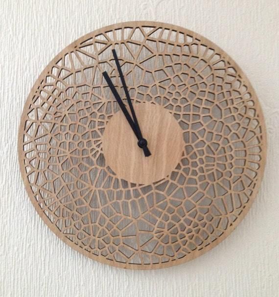 Часы деревянные настенные с геометрическим рисунком в интерьер кофейни, кафе, ресторан