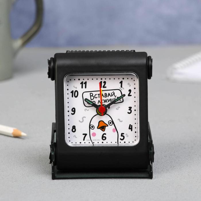 

Будильник квадратный на подставке Вставай, что лежишь!