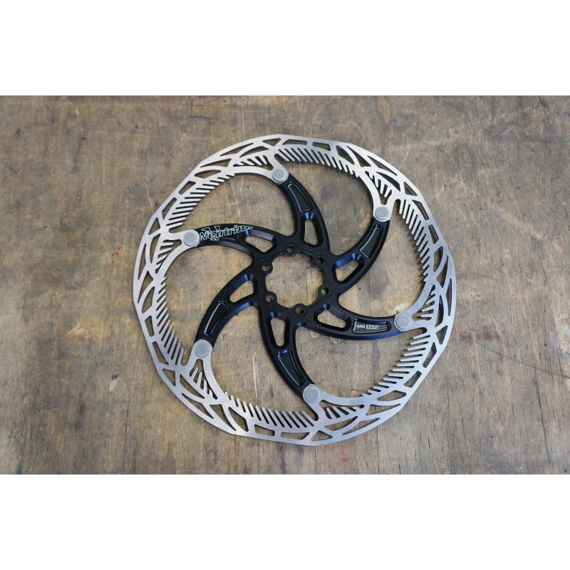 Тормозной диск Neutrino чёрный 180