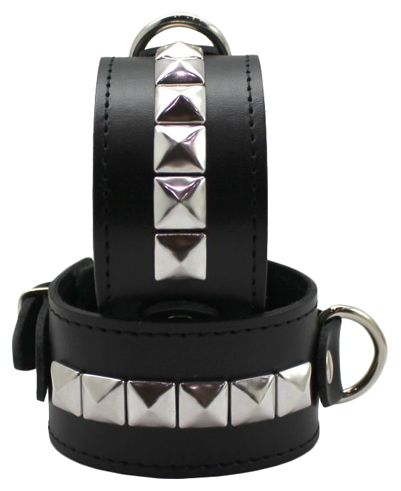 Черные кожаные наручники с металлическими квадропуклями Подиум