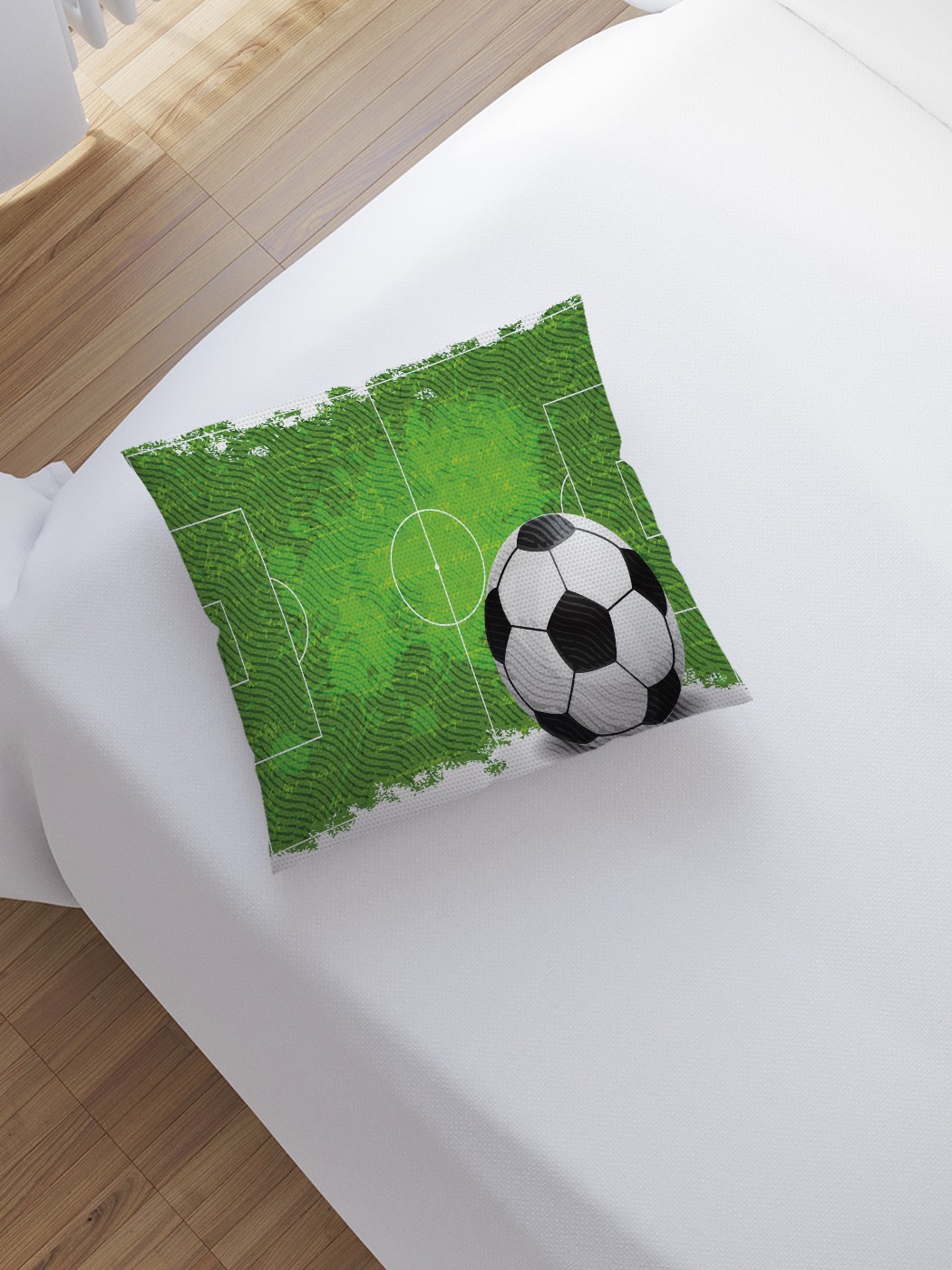 фото Наволочка декоративная joyarty «футбольное поле и мяч» на молнии, 45x45 см