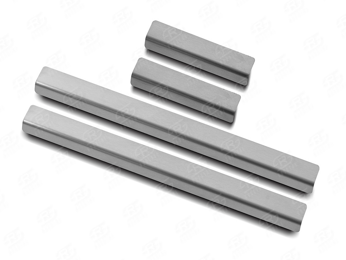 

Накладки на пороги RUSSTAL (нерж., шлиф) SBFOR13-02