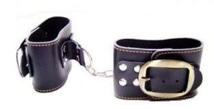 Наручники с ремнями из кожзама Пикантные штучки