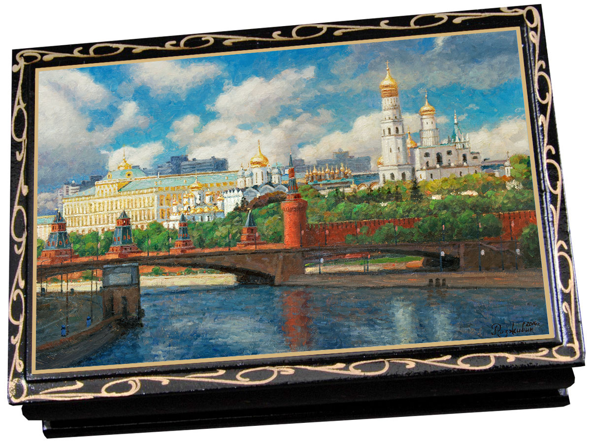 

Конфеты Кремлина курага шоколадная с грецким орехом Дворец и Москва река шкатулка 150 г