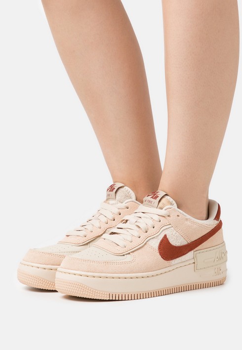 

Кеды женские Nike Wmns Af1 Shadow бежевые 44.5 EU (доставка из-за рубежа), Бежевый, Wmns Af1 Shadow