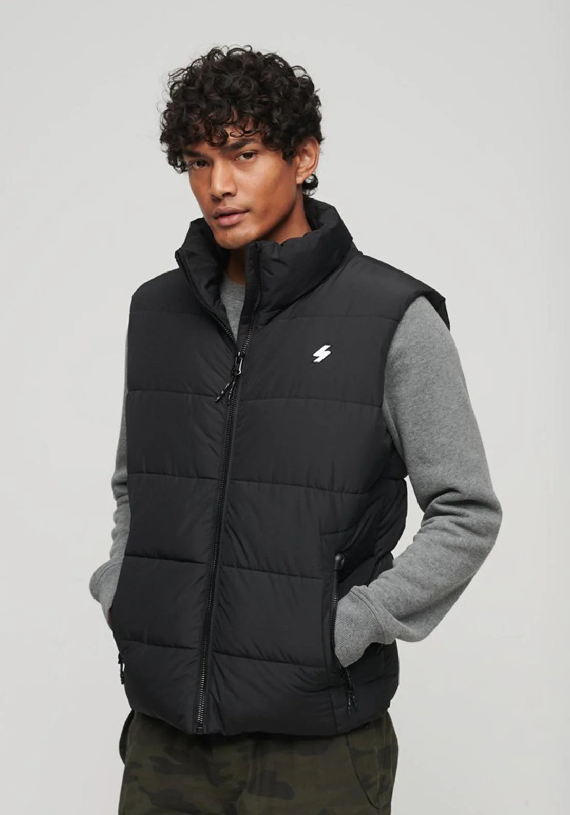 

Утепленный жилет мужской Superdry M5011808A черный 3XL, M5011808A