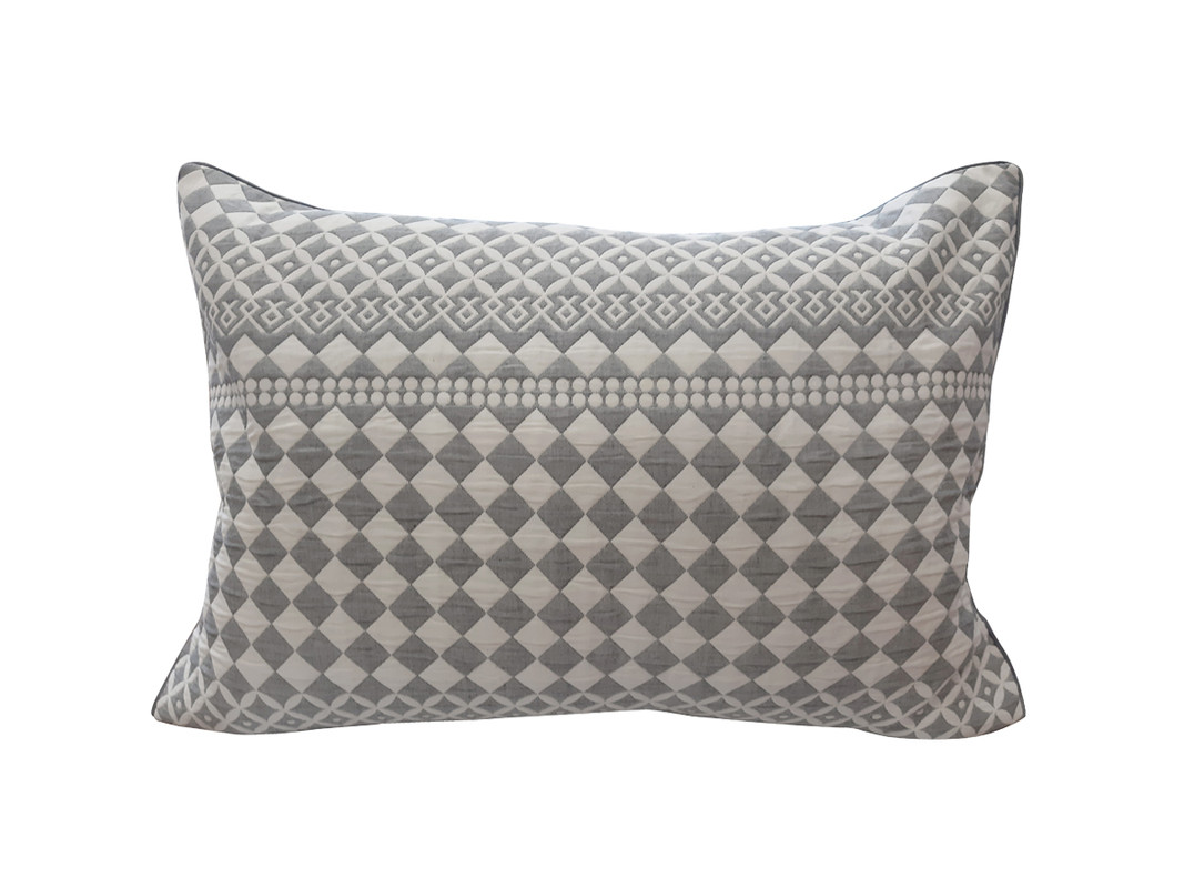 

Декоративная наволочка Cleo "MELODY" жаккард "арт: MY-039"; 50 х 70 (размер), Серый