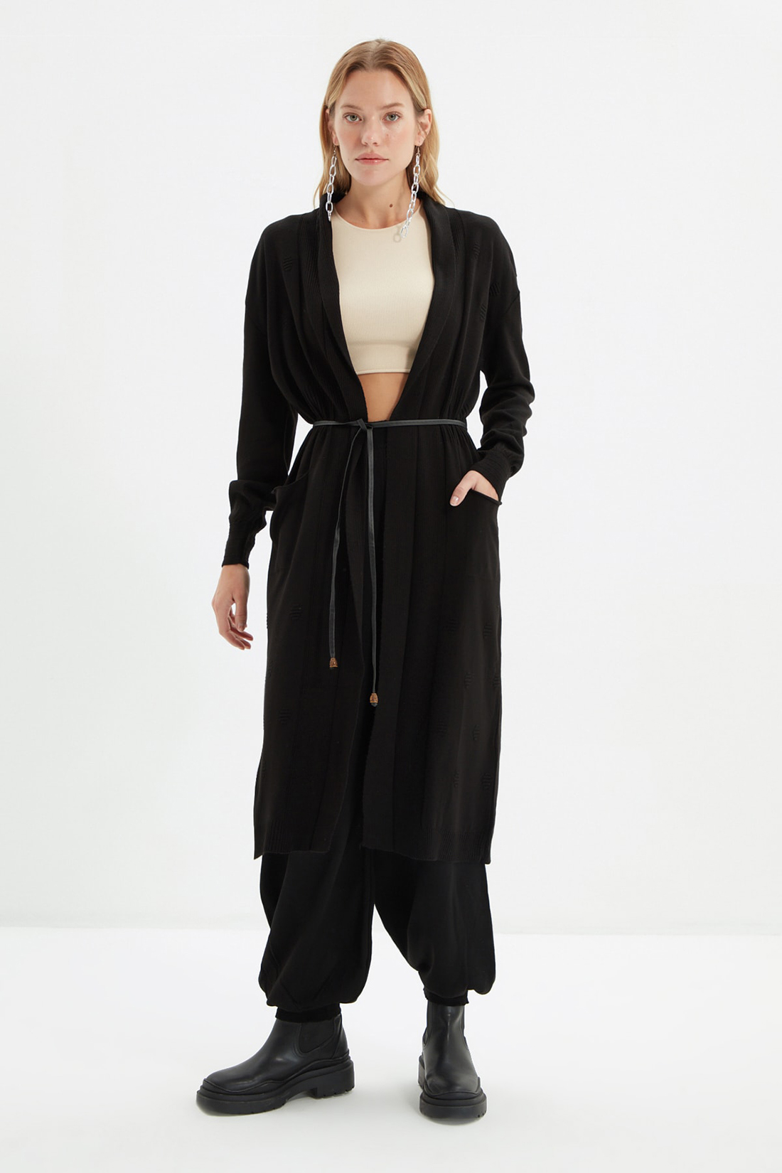 

Кардиган женский Trendyol TWOAW22HI1175 черный S/M, TWOAW22HI1175