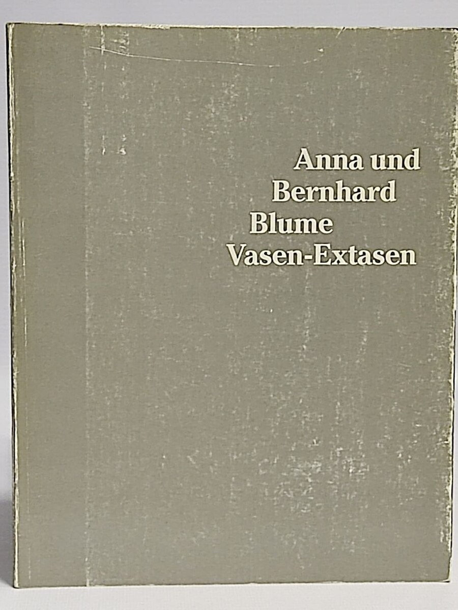 

Anna und Bernhard Blume. Vasen-Extasen