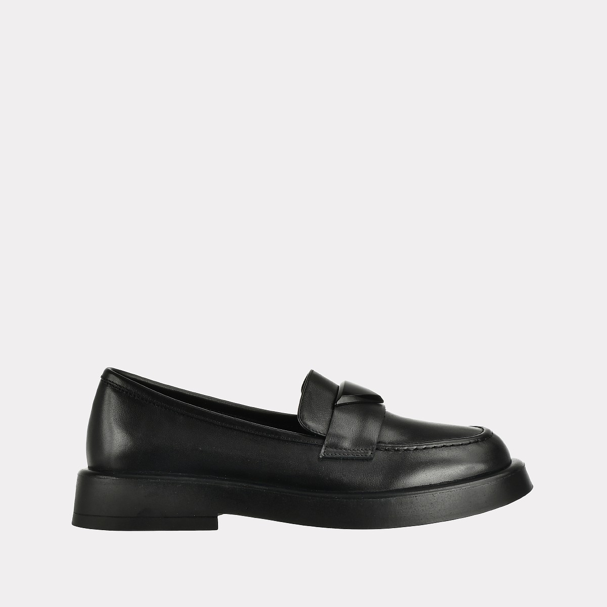 

Лоферы женские Versiya shop P108-331 черные 39 RU, P108-331