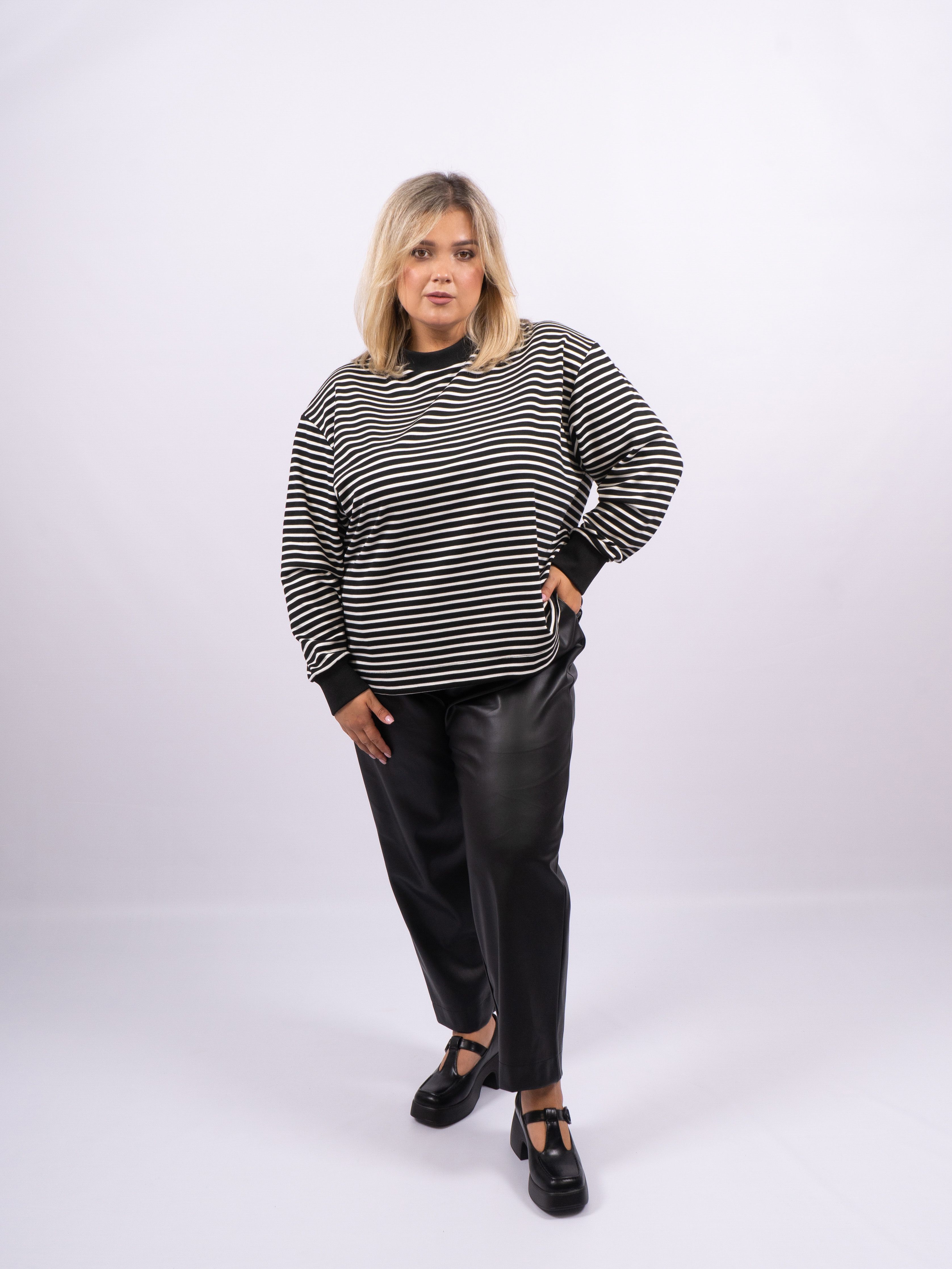 

Брюки женские 365 clothes 60213.00 черные 52 RU, Черный, 60213.00