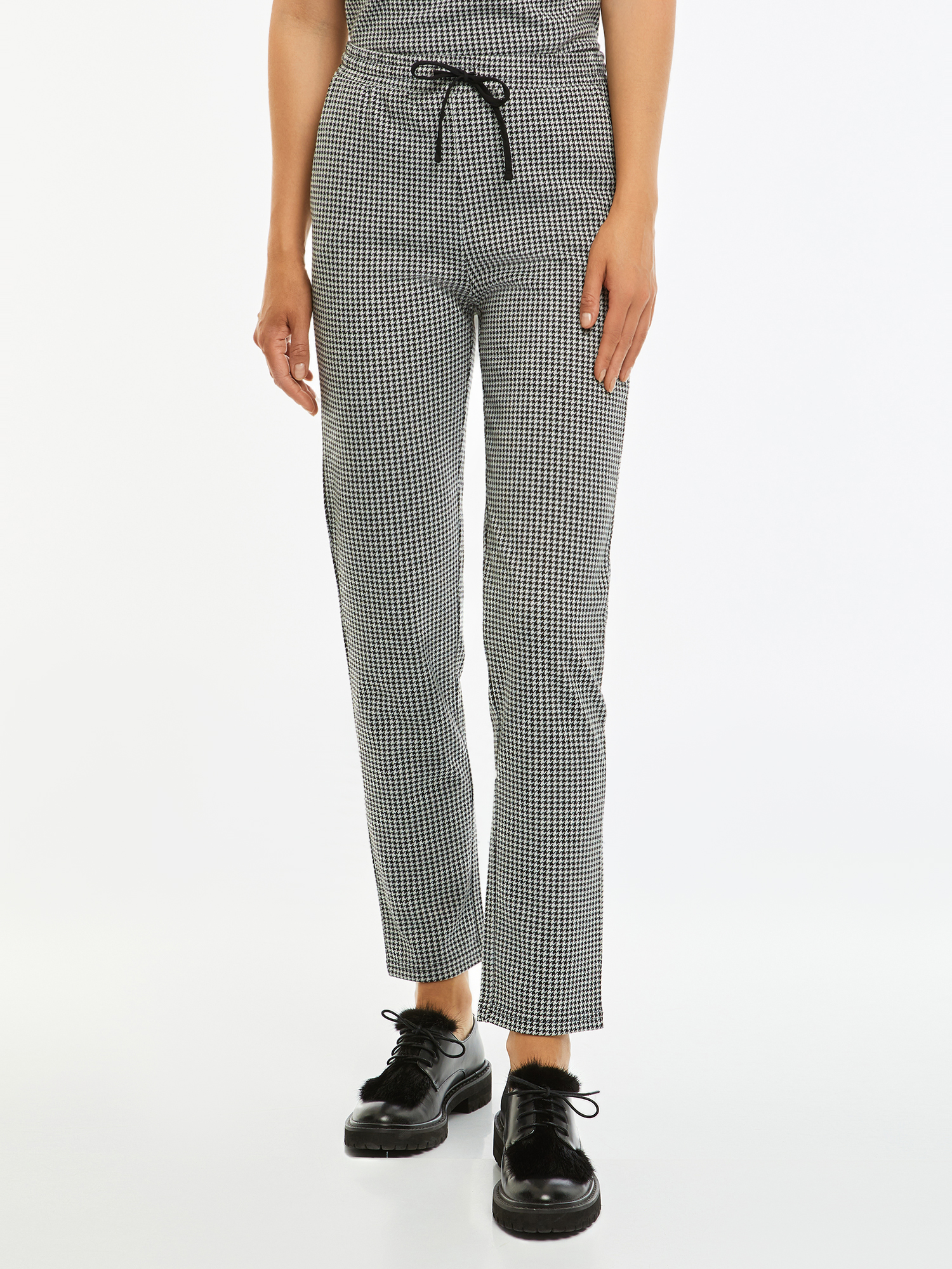 

Брюки женские oodji 16701073-3 черные 2XL, Черный, 16701073-3