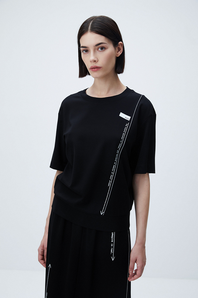 

Футболка женская M.REASON 6.7863.4.T1717.1 A2.22 черная 46 RU, 6.7863.4.T1717.1 A2.22