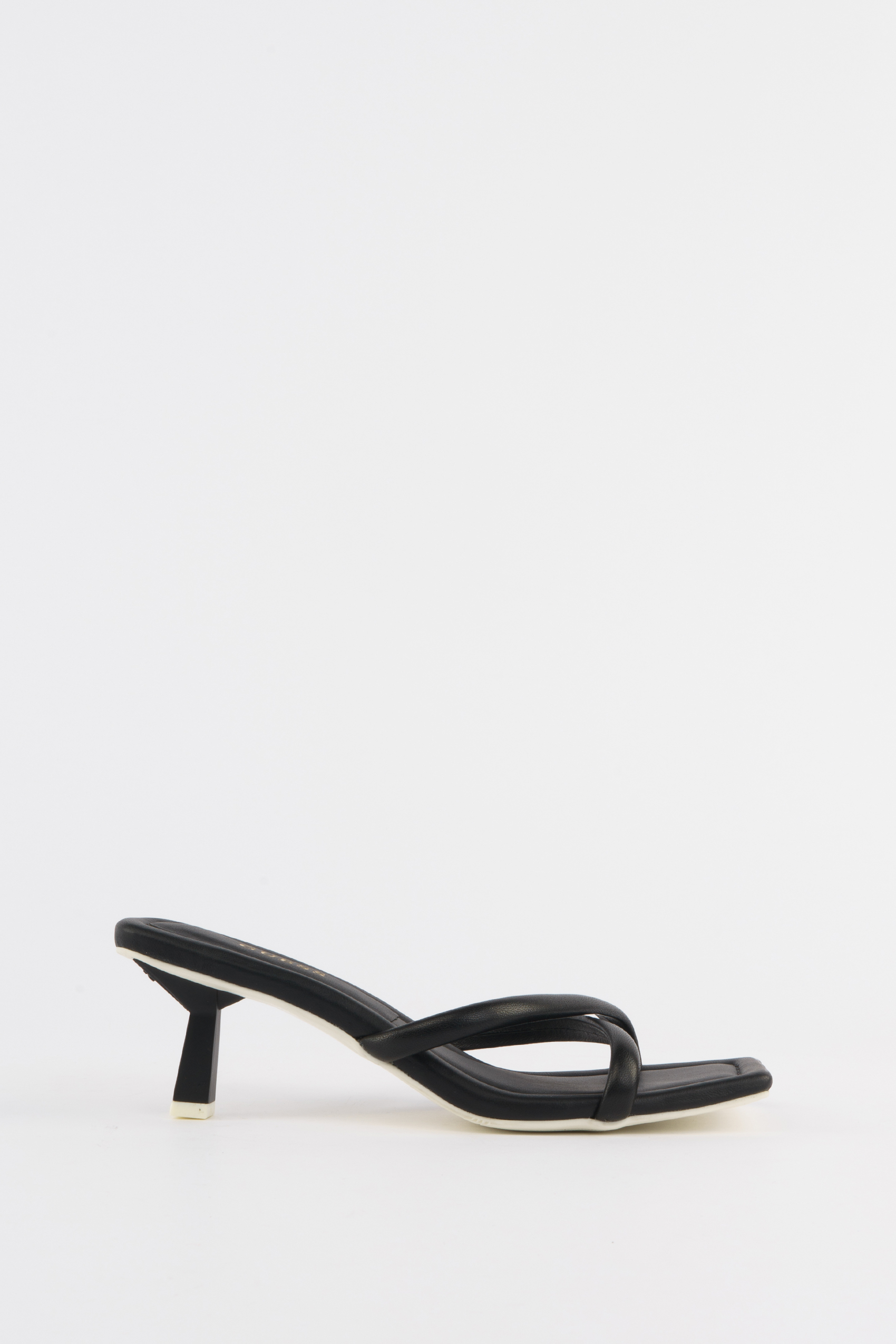 

Мюли женские Guess FL6BNNLEA03 черные 39 RU, FL6BNNLEA03