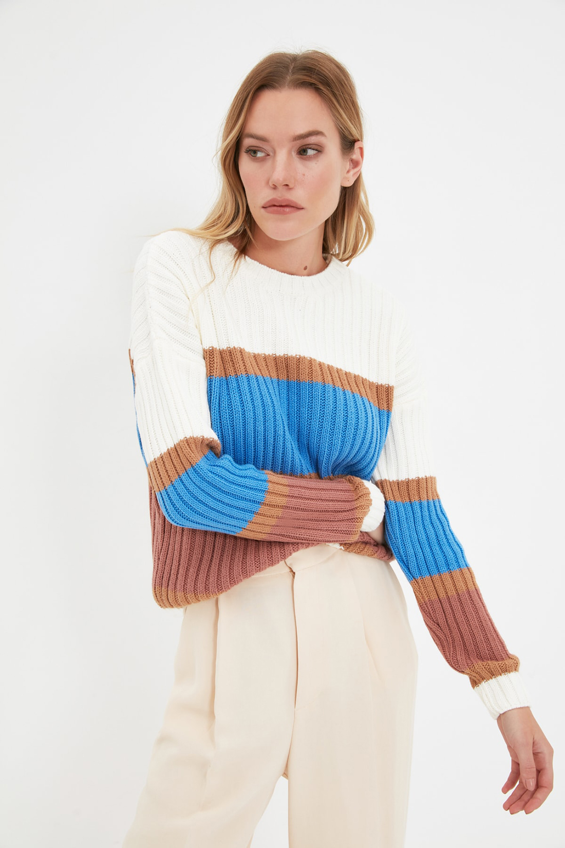 

Джемпер женский Trendyol TWOAW22KZ1976 белый S, TWOAW22KZ1976