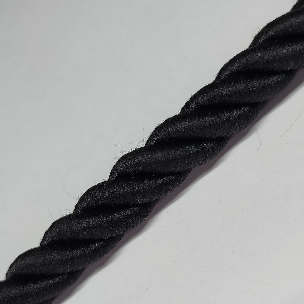 

Шнур декоративный idealtex 15Ш-42-8.0 , длина 42 м, диаметр 15 мм, Черный, 15ш8.0
