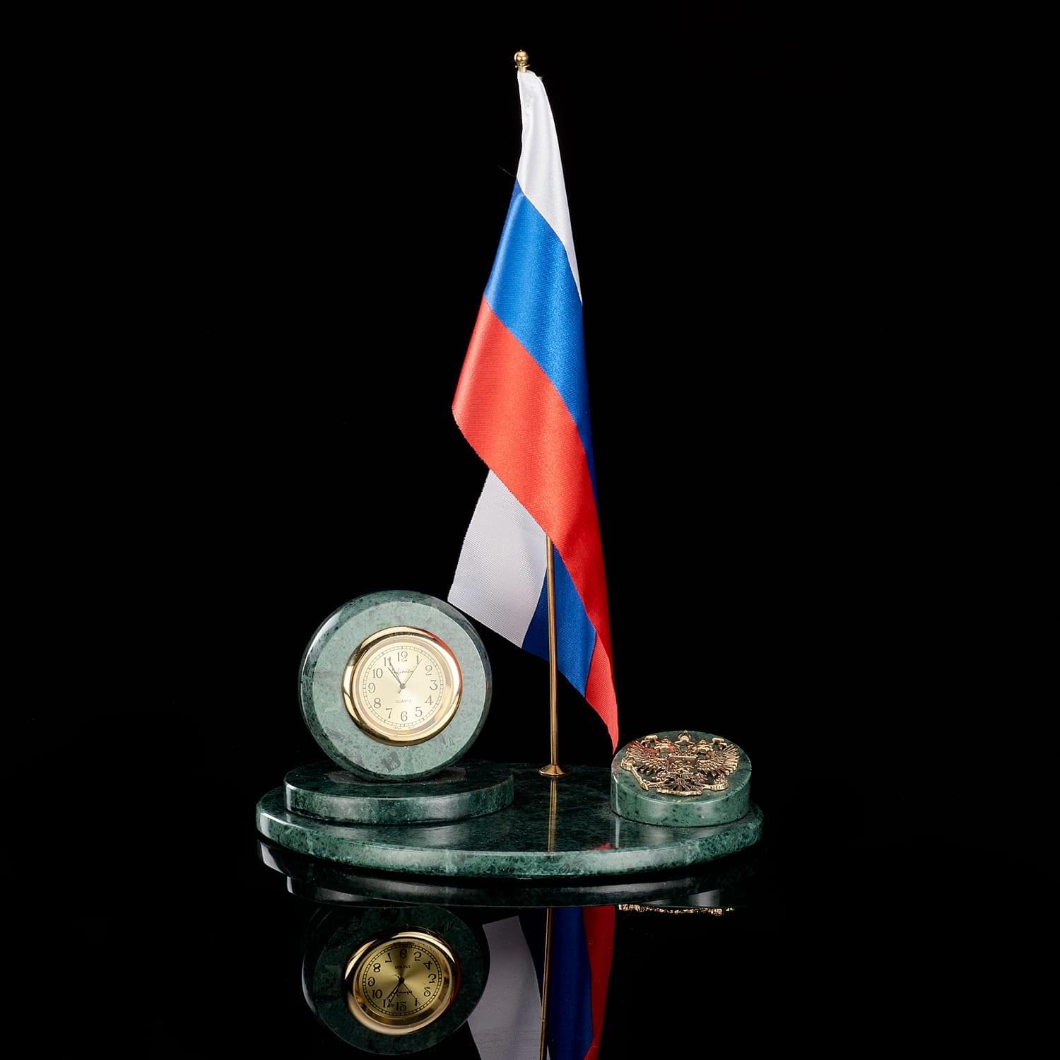 

Настольные часы с флагштоком и гербом РФ на круглой подставке