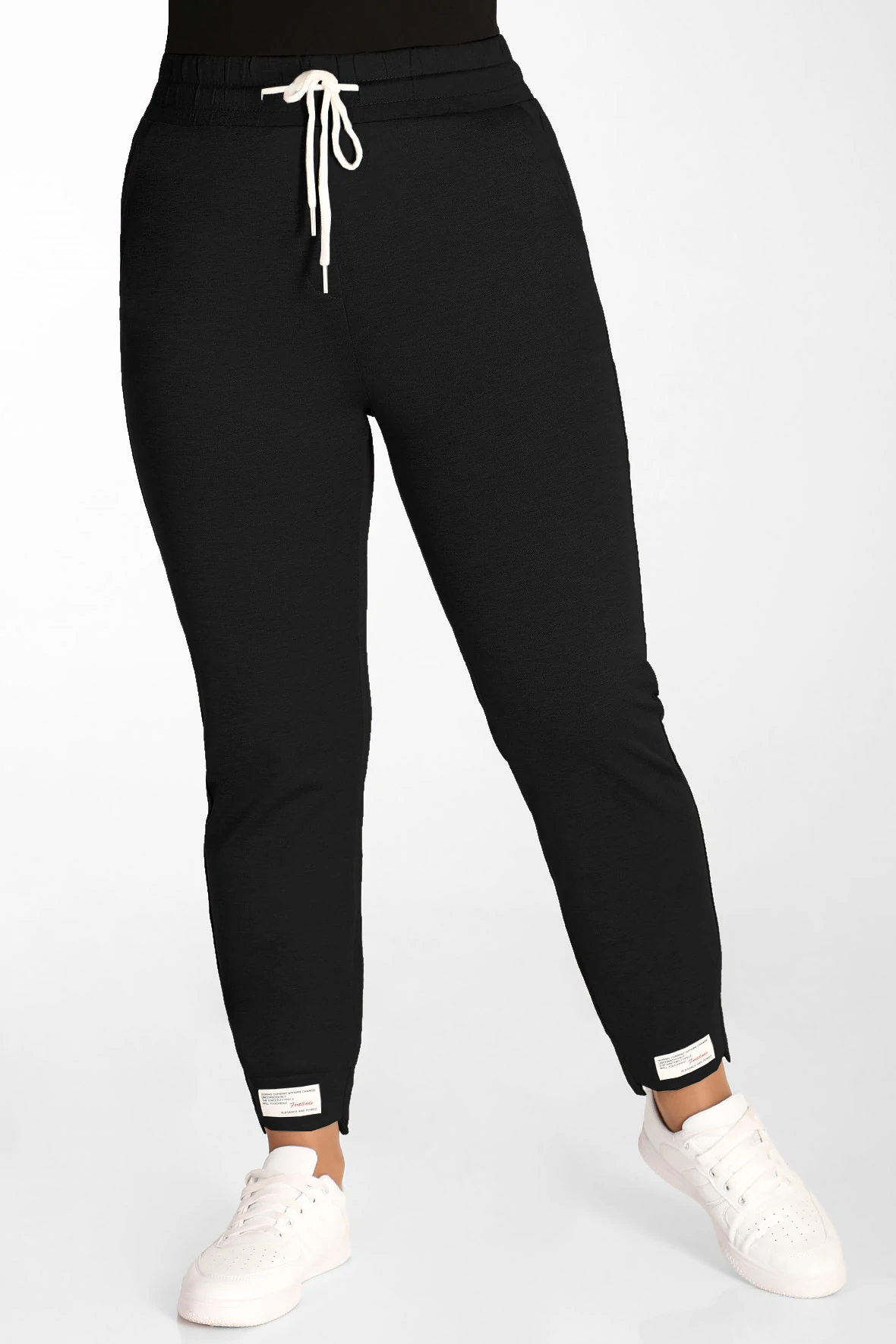 

Спортивные брюки женские AlmondShop 1В-53 2319.1.С1 черные 52 RU, 1В-53 2319.1.С1