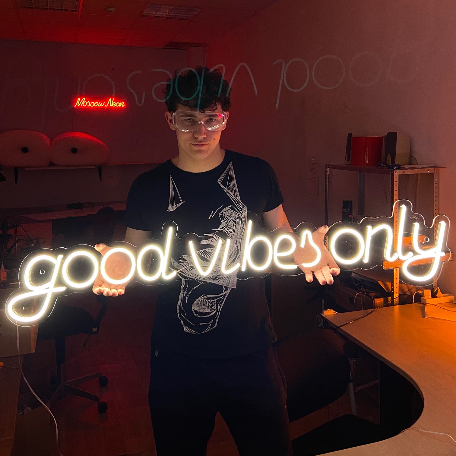 

Неоновая вывеска / светильник декоративный с надписью Good vibes only 120х25, Good vibes only белый 120х25