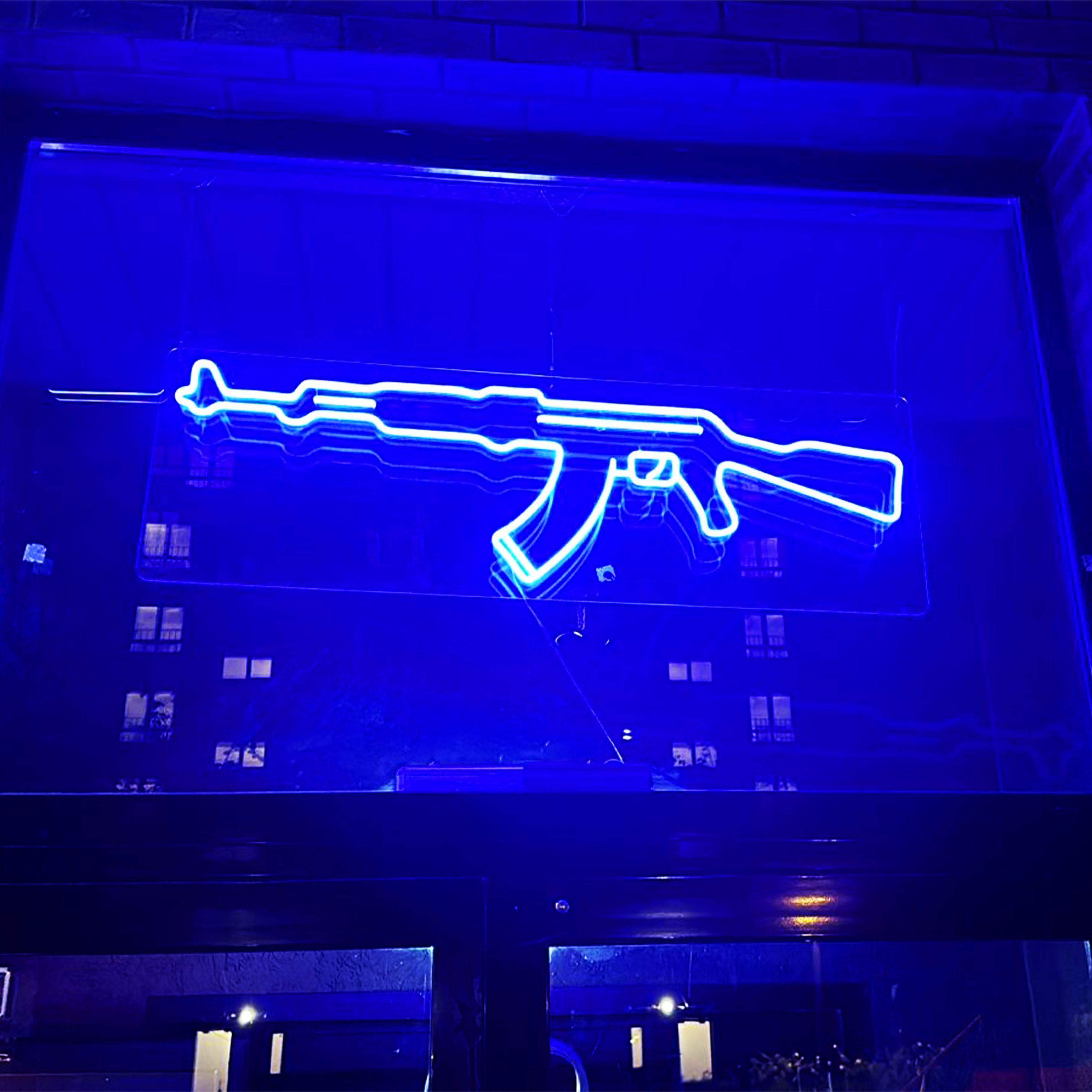 

Неоновая вывеска для кибер клуба "AK-47 (автомат Калашникова)", 110 х 37 см., AK-47 (автомат Калашникова), 110 х 37 см.