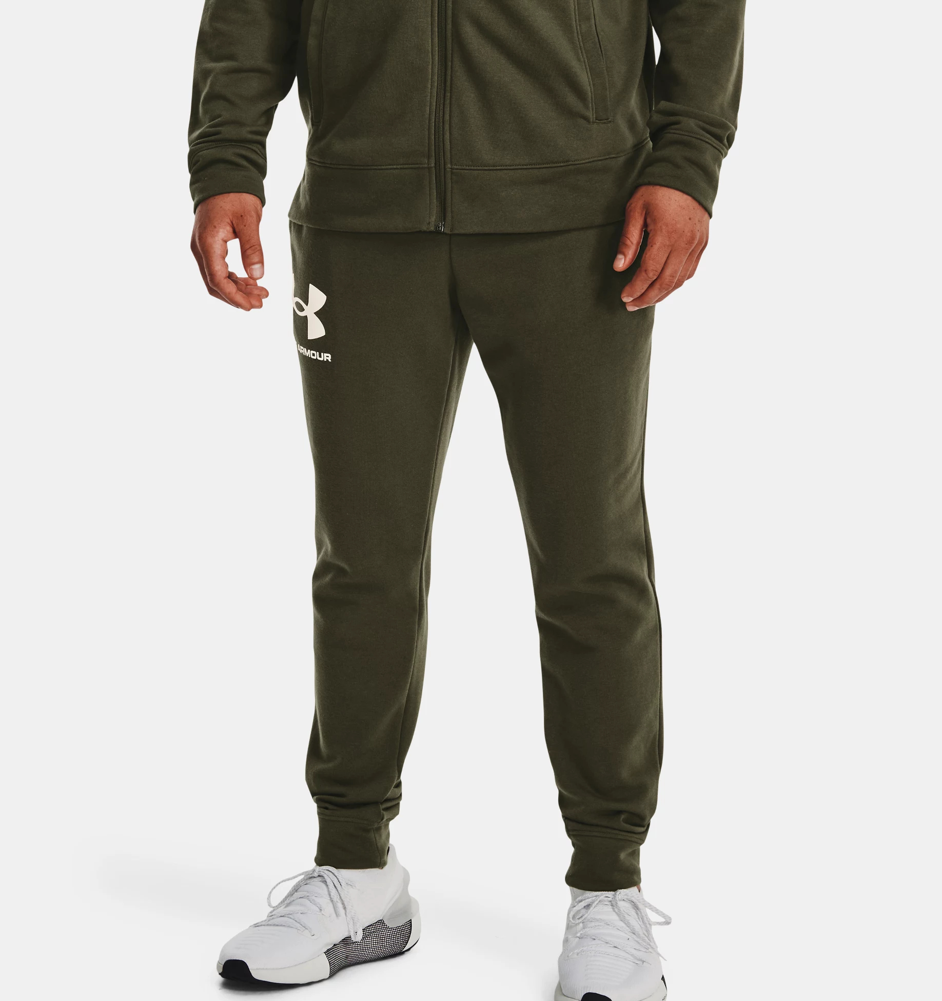 Спортивные брюки мужские Under Armour 1361642-390 хаки S INT