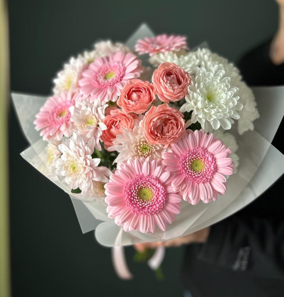 

Букет цветов Flowers гербера хризантема 30 см x 50 см Весенний, Весенний