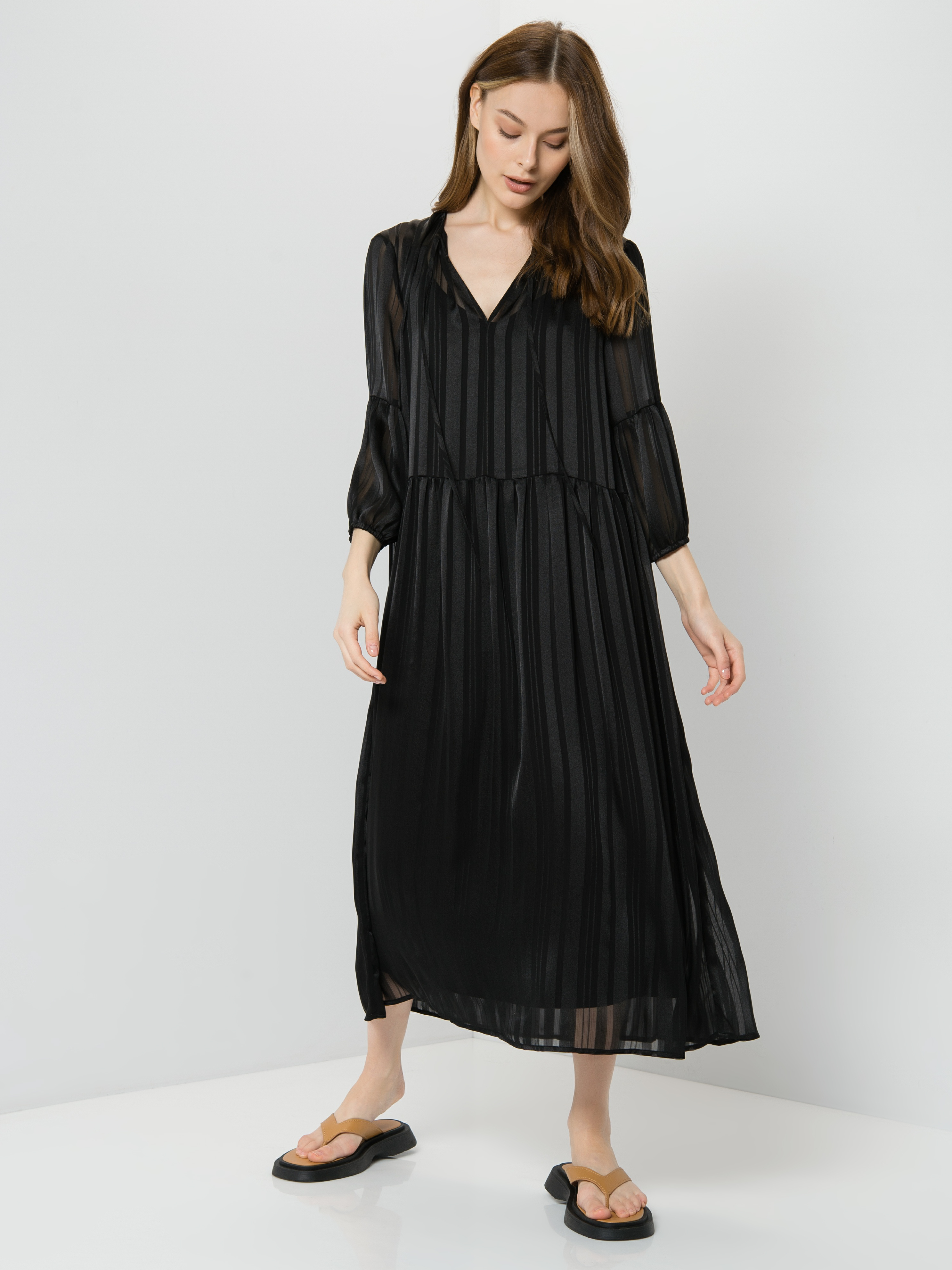 

Платье женское TAIFUN by GERRY WEBER 180016-11121-1100 черное 36, 180016-11121-1100