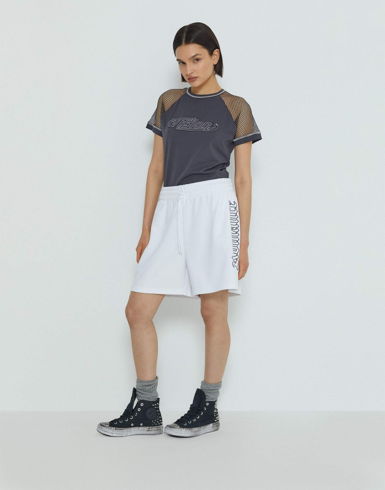 

Спортивные шорты для девочки Gloria Jeans GSH011446 белый 7-8л/128, GSH011446
