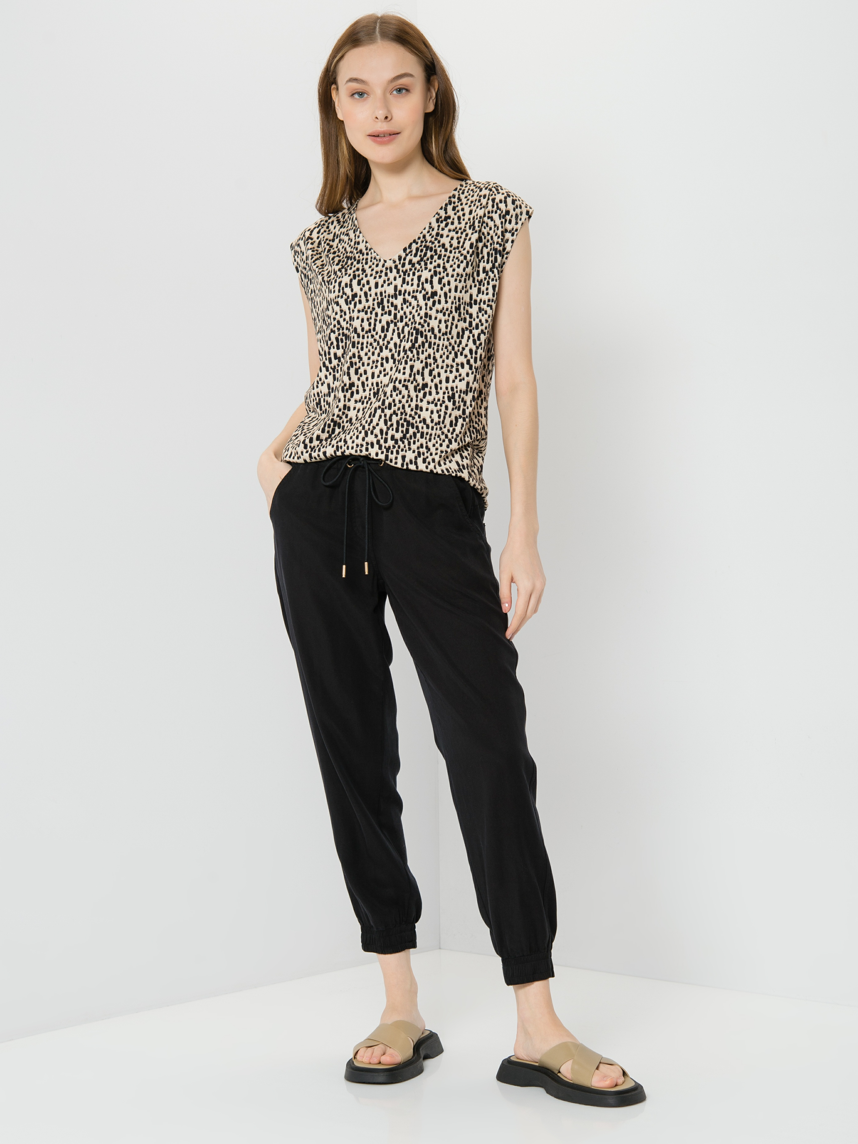 

Брюки женские TAIFUN by GERRY WEBER 120027-11165-1100 черные 34, 120027-11165-1100