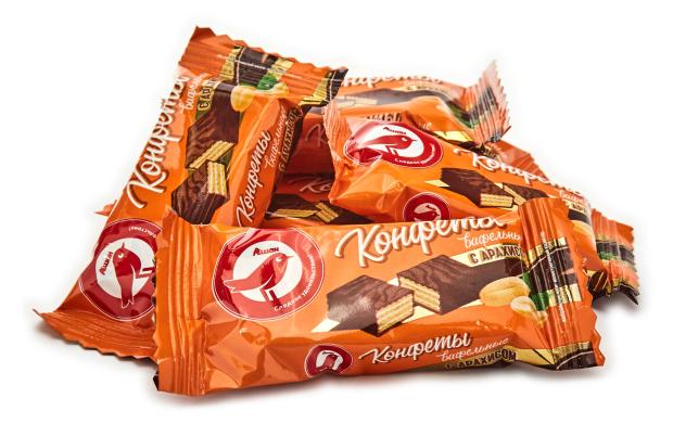 Конфеты глазированные АШАН Красная птица вафельные с арахисом 54₽