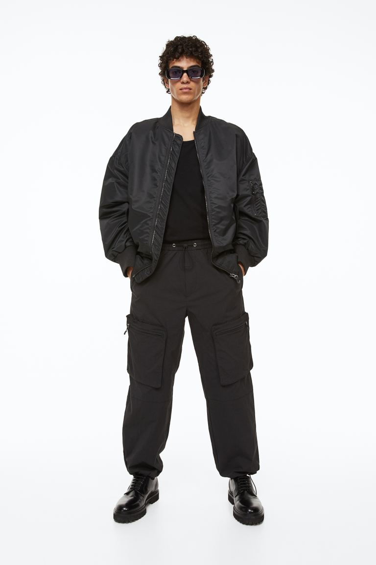 

Брюки мужские H&M 1127991003 черные L (доставка из-за рубежа), Черный, 1127991003