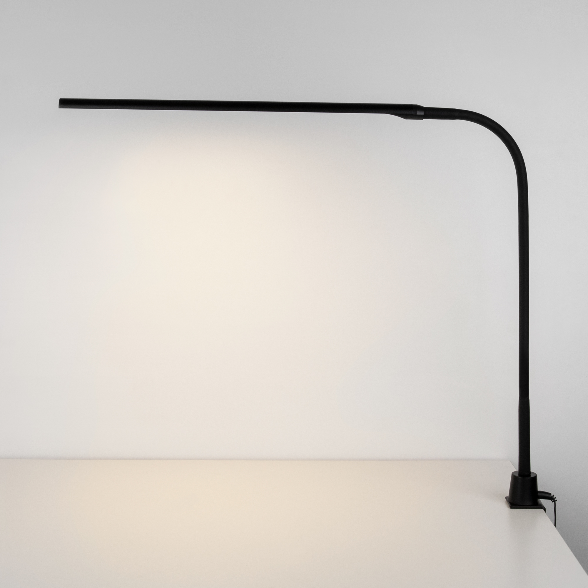 Светодиодная настольная лампа на струбцине с гибкой ножкой Eurosvet Flex 80429/1 черный