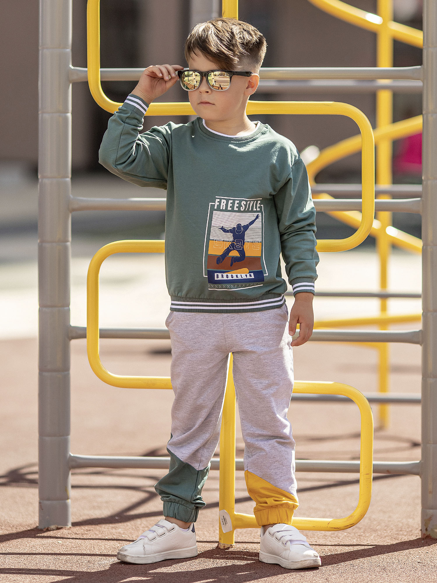 

Свитшот детский Batik 010_ОС22 цв.изумрудный р.134, 010_ОС22