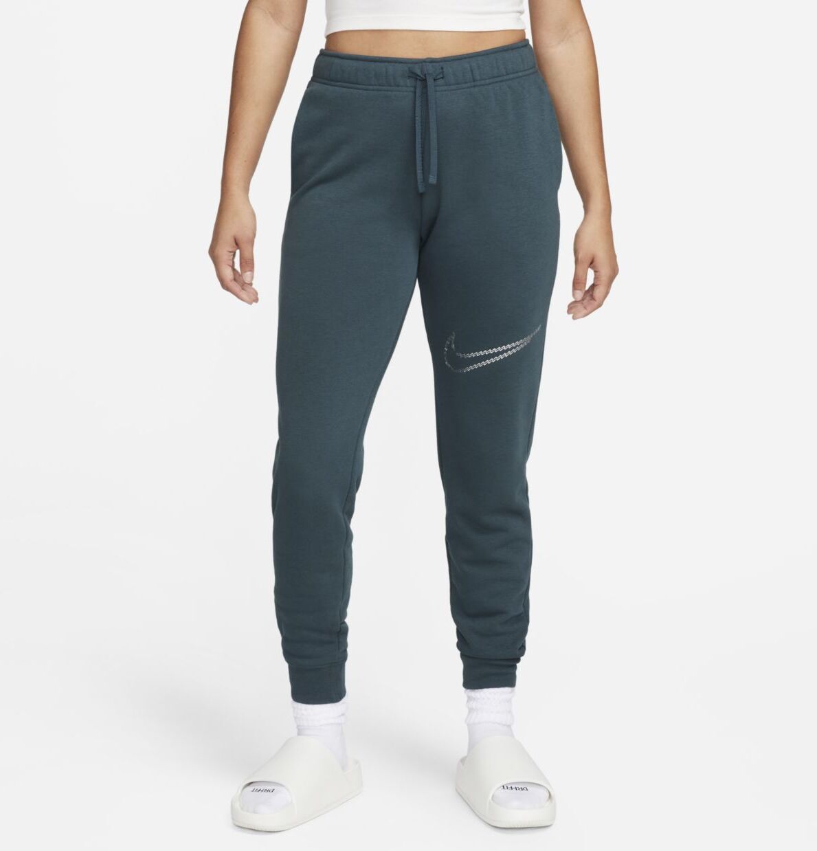 Спортивные брюки женские Nike FB8760-328 зеленые M 5599₽