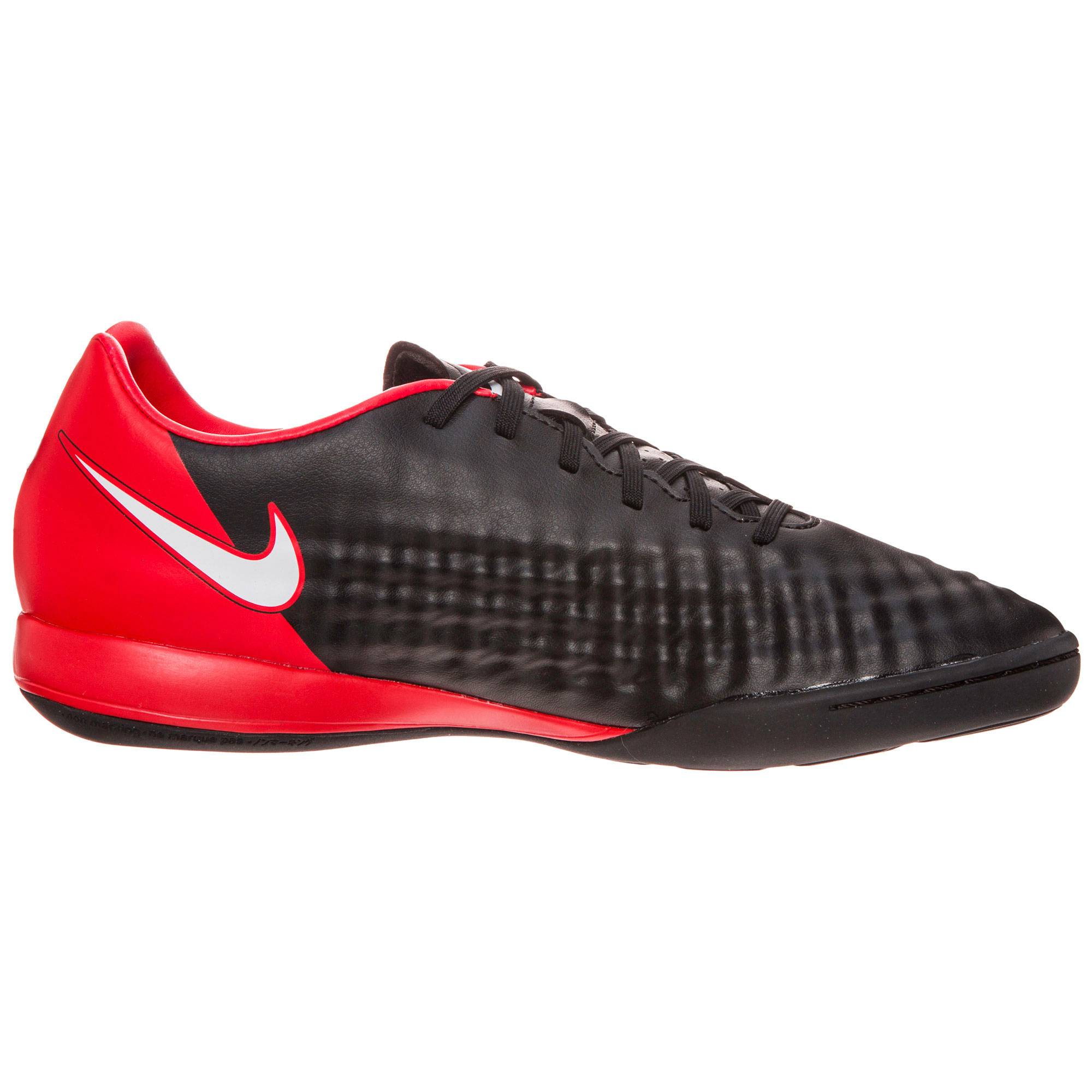 Бутсы футбольные Nike Magista Onda IC р. 7,5UK