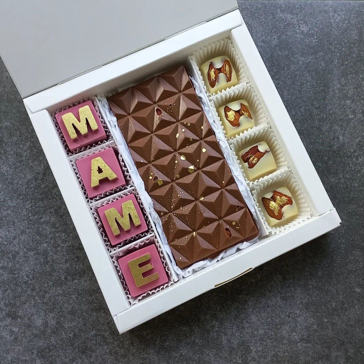 

Шоколадная фигура ShokoTrendy белого шоколада на кэробе, 250 г, Шоколад набор