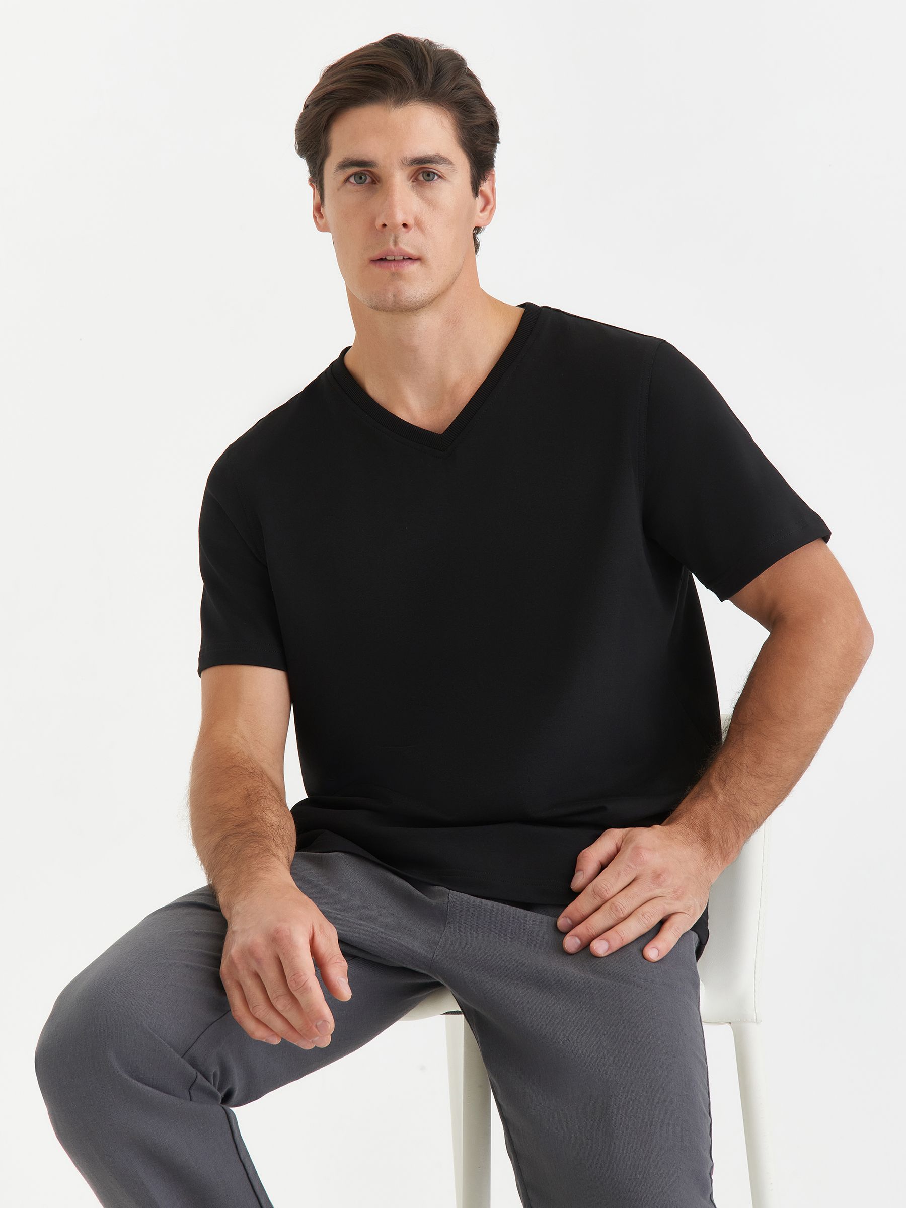 

Футболка мужская SMLXL wear V-база монохром черная 3XL, Черный, V-база монохром