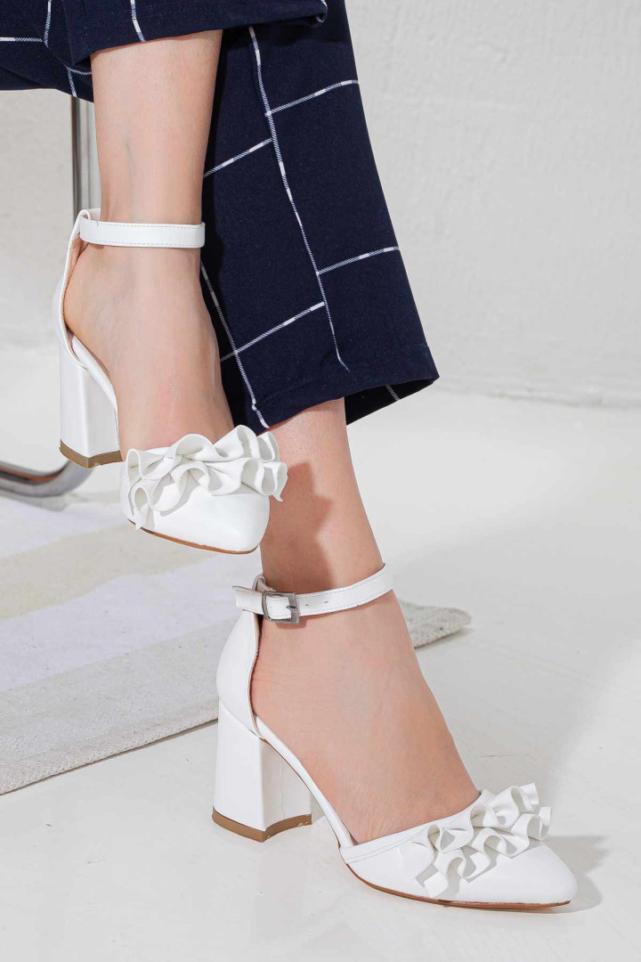 

Туфли женские Lio Shoes LioS-O29GCB0E0G белые 39 EU (доставка из-за рубежа), LioS-O29GCB0E0G