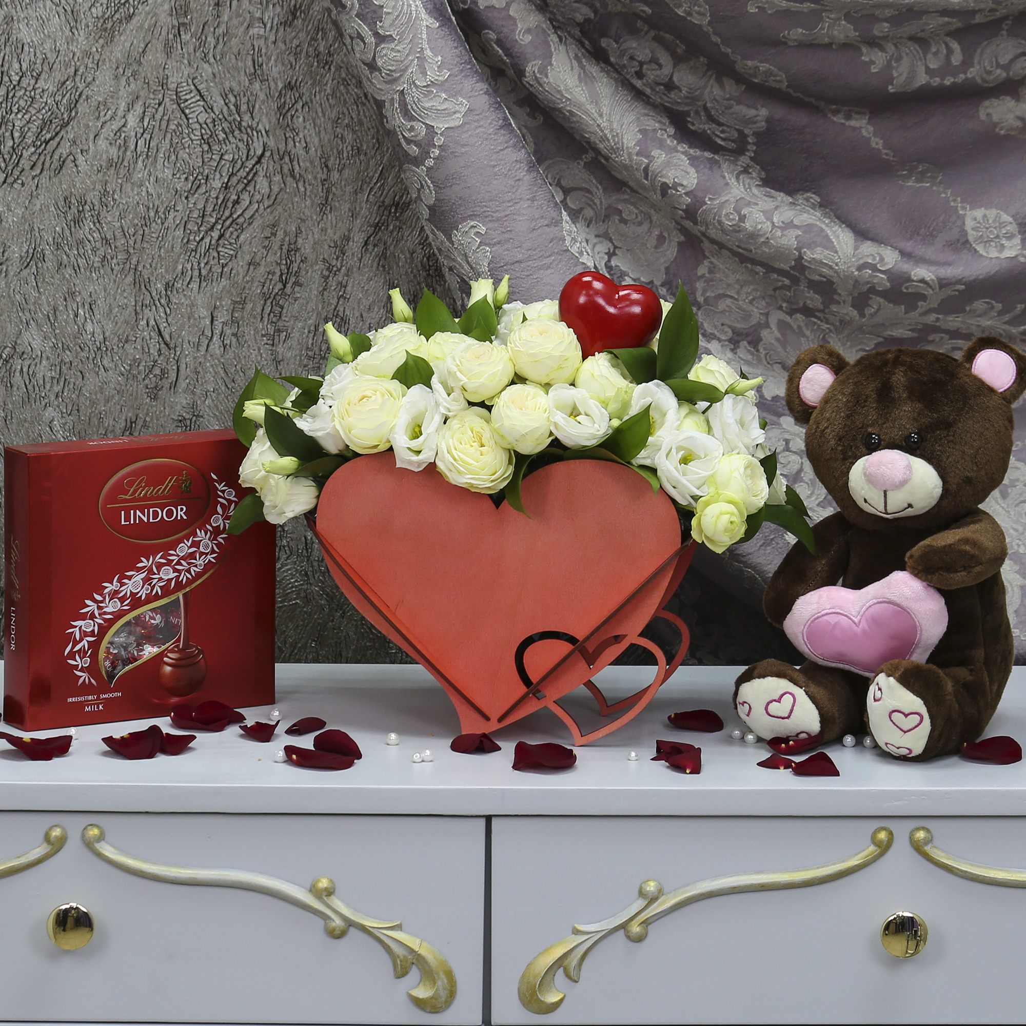 

Комбо-набор: Ящик «Ля мур тужур», Мишка с сердцем, Конфеты Lindor, Разноцветный