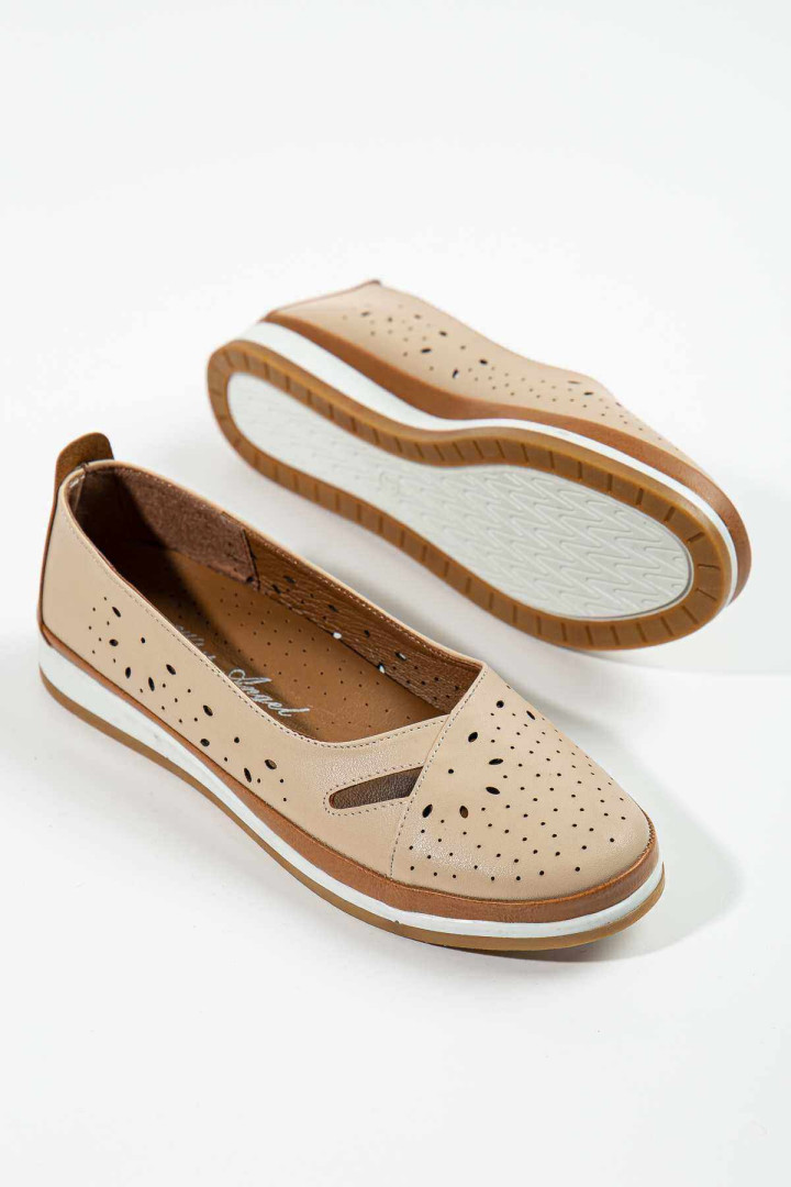 

Балетки женские Lio Shoes LioS-TEWZN67RB9 бежевые 39 EU (доставка из-за рубежа), LioS-TEWZN67RB9