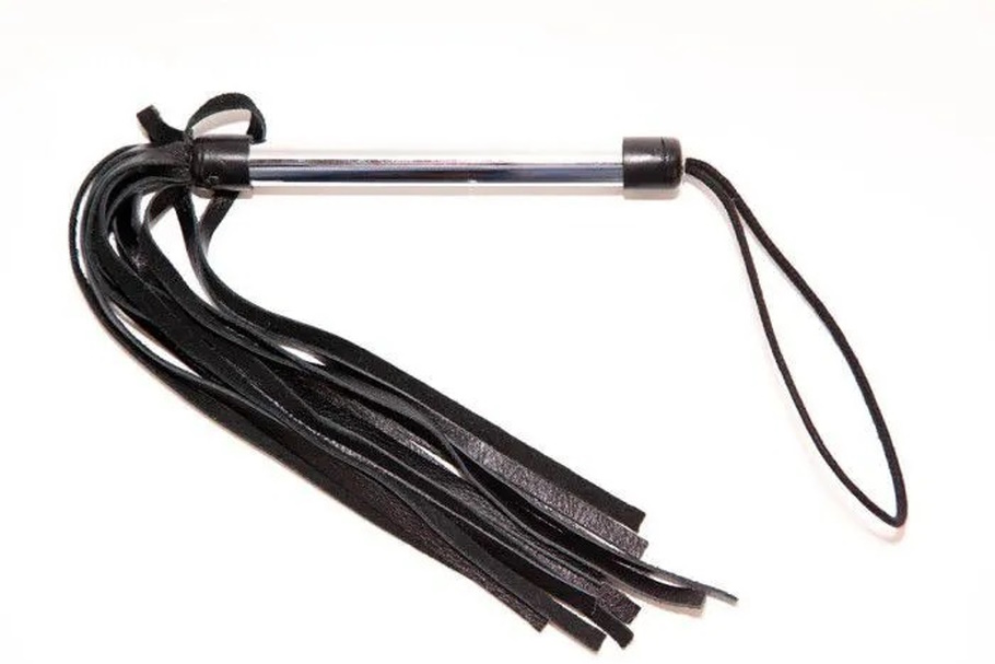 Черная плеть с металлической рукоятью - 43 см.