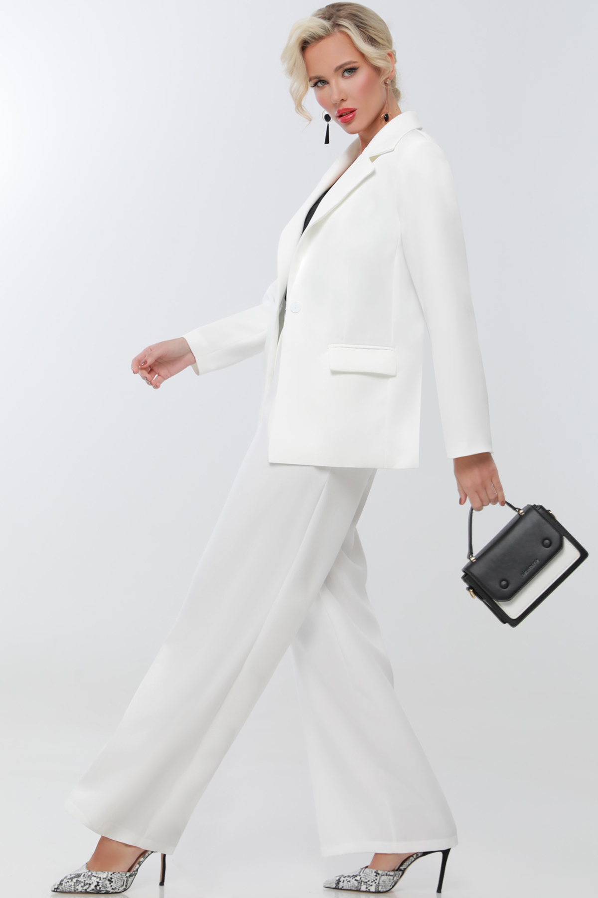 

Костюм женский DSTrend Славная парочка белый 56 RU, Славная парочка