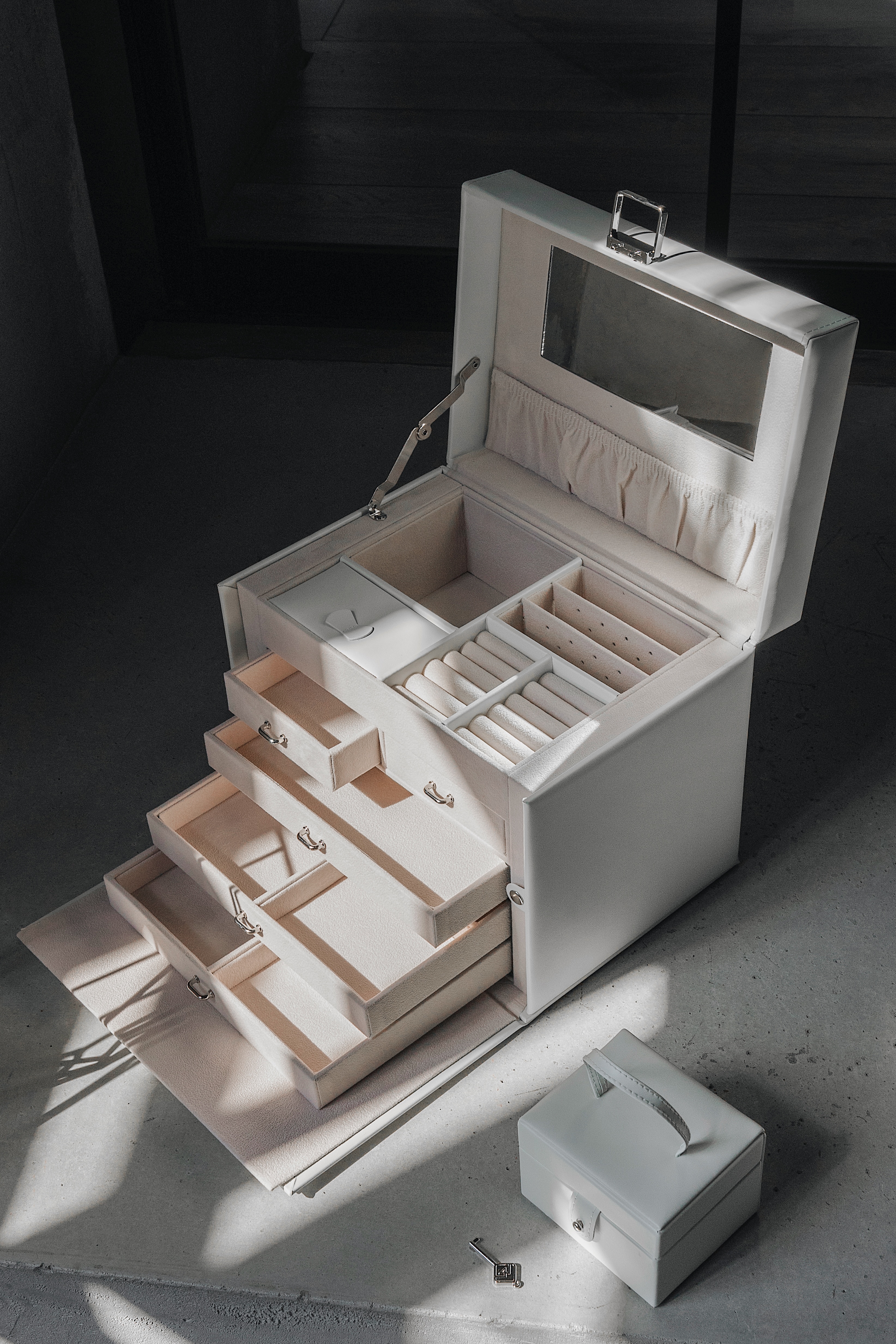 

Шкатулка для украшений IsmatDecor S-700BN бежевый, шкатулка