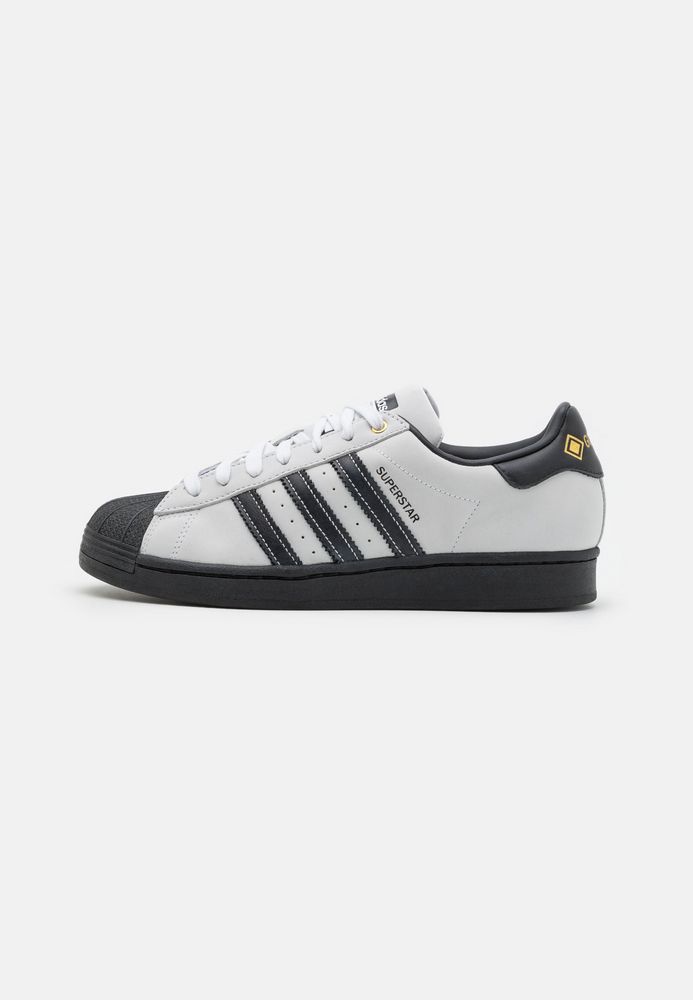 

Кеды унисекс Adidas Originals AD115O1NC белые 37 1/3 EU, Белый, AD115O1NC