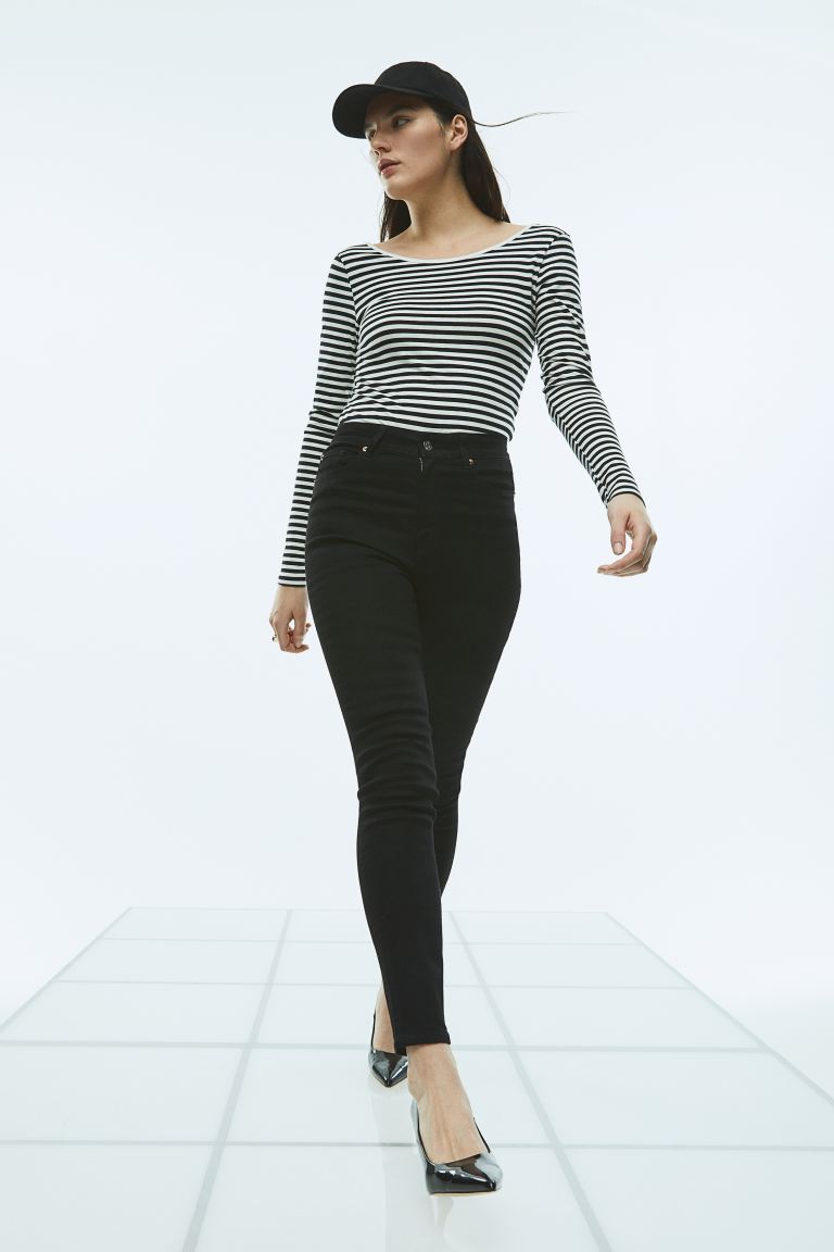 

Джинсы женские H&M 1124259001 черные 50 EU (доставка из-за рубежа), 1124259001