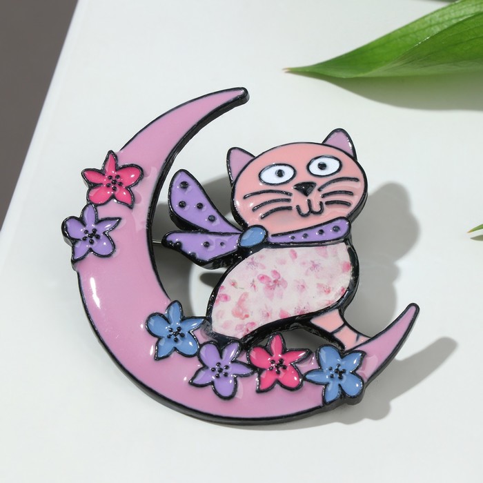 

Брошь мультяшная "Кошка" на полумесяце, цет розовый в чёрном металле