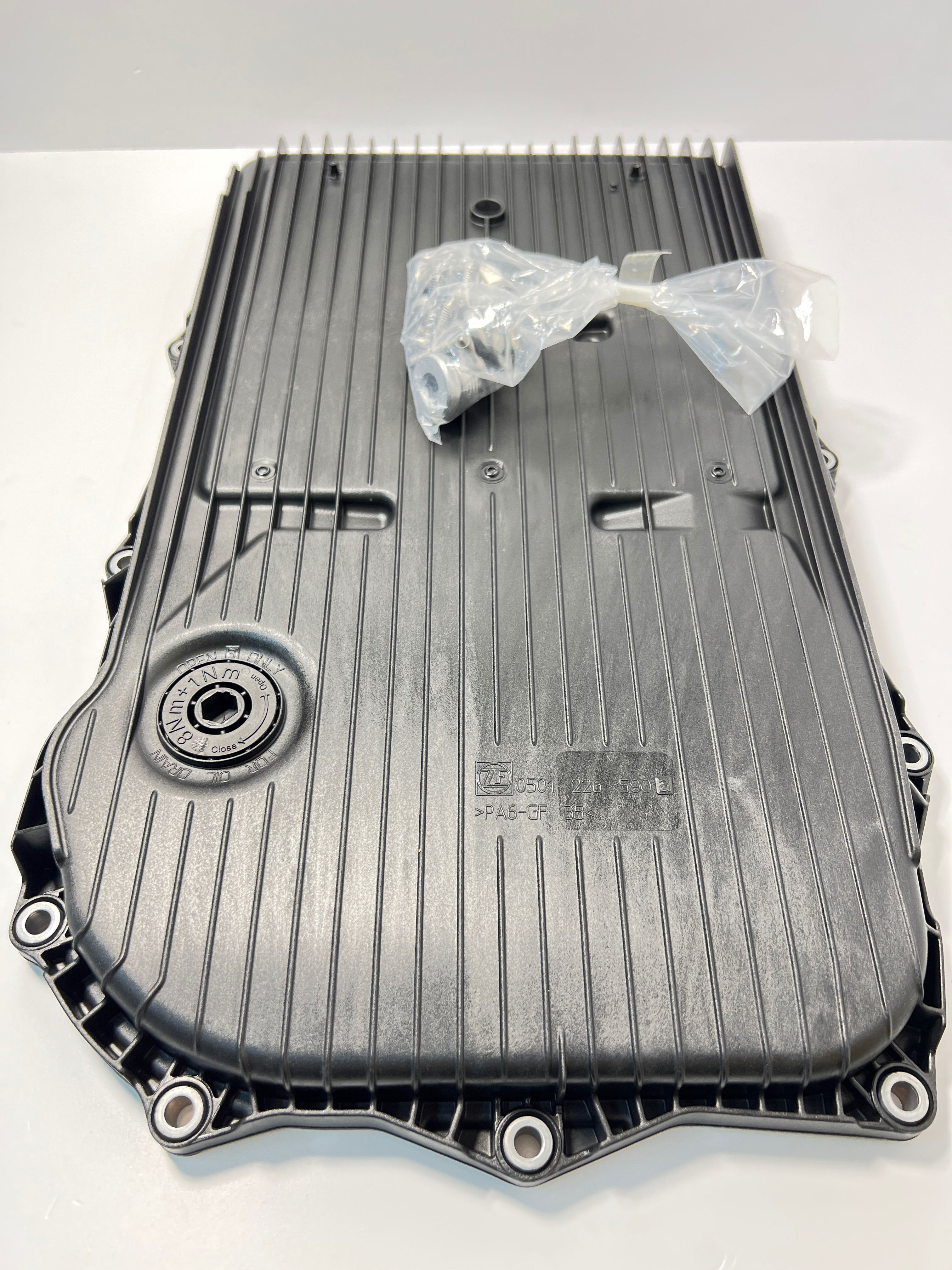 

Фильтр АКПП с поддоном ZF 1087298437 / BMW 24117624192