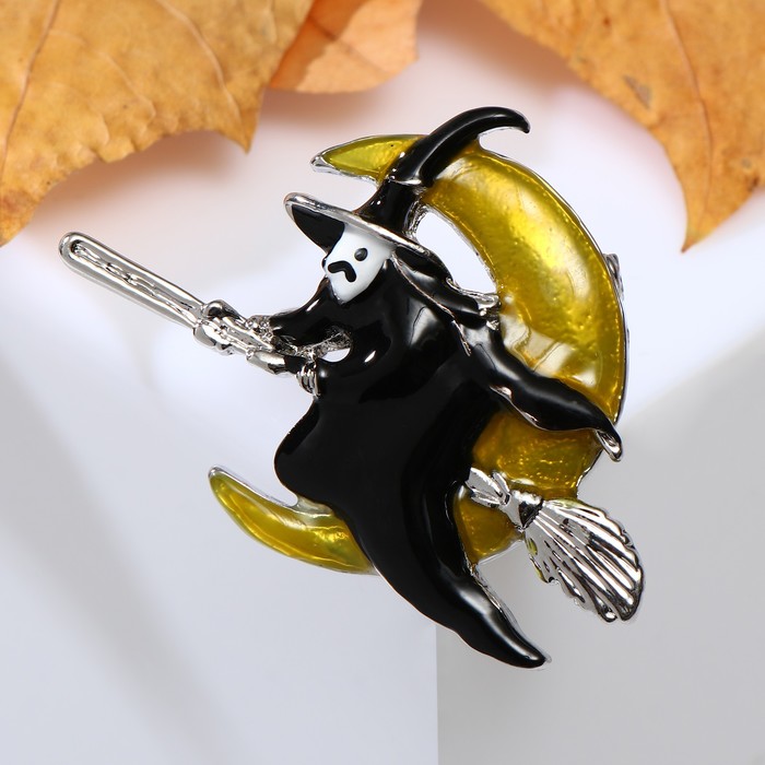 

Брошь "Хэллоуин" ведьма на метле, цвет чёрно-жёлтый в серебре