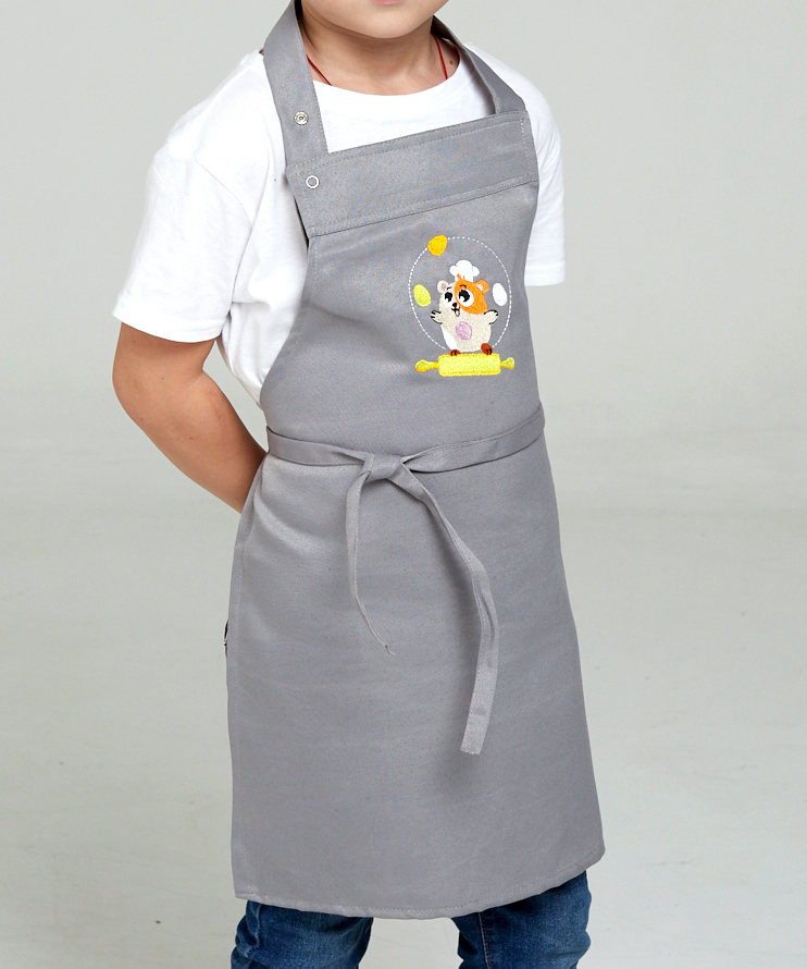 фото Фартук детский irina egorovaсерый с вышивкой хомяк со скалкой