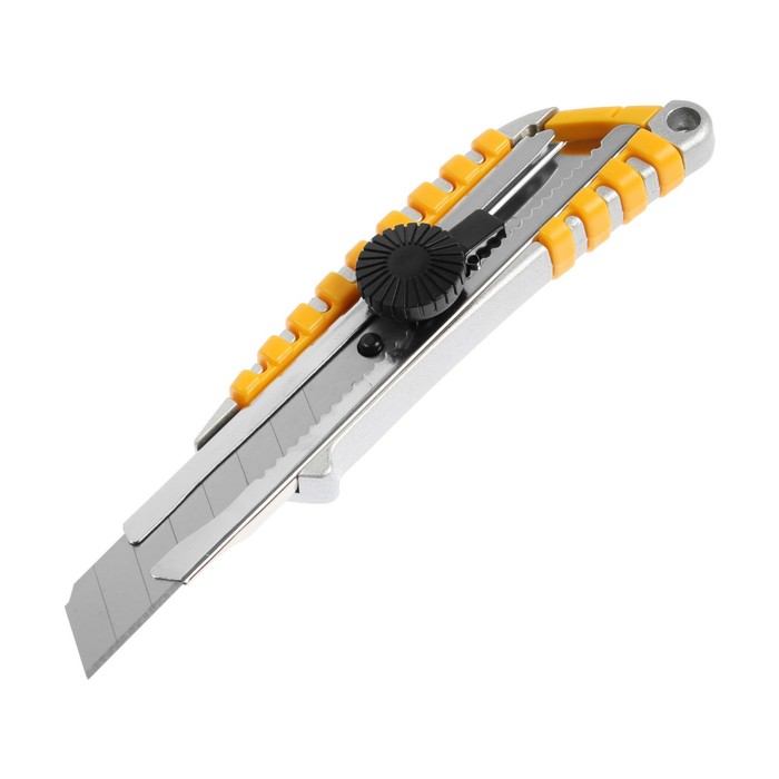 Нож TUNDRA 1006509, прорезиненный металлический корпус, винтовой фиксатор, 18 мм